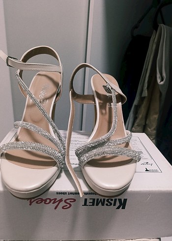 Altın İşlemeli Uzun Kollu Siyah Tuxedo Ceket - Görsel 4