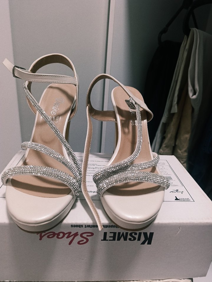 Altın İşlemeli Uzun Kollu Siyah Tuxedo Ceket - Görsel 4