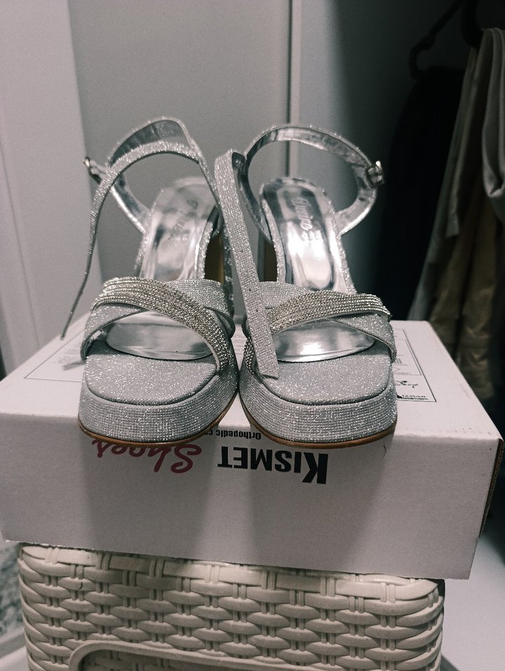 Altın İşlemeli Uzun Kollu Siyah Tuxedo Ceket - Görsel 3