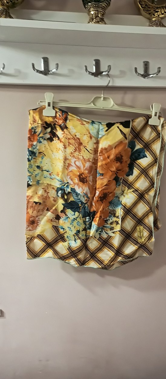 ipek.Bej Pastel Çiçekli Kadın esarp - Görsel 4