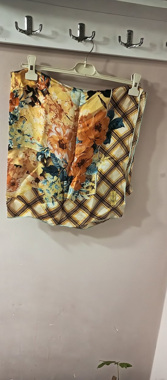 ipek.Bej Pastel Çiçekli Kadın esarp - Görsel 5