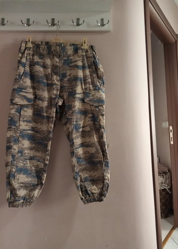 Kadın Kamuflaj Desenli Bol Kesim Kemerli Pantolon - Görsel 4