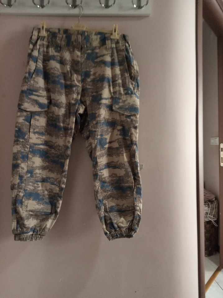 Kadın Kamuflaj Desenli Bol Kesim Kemerli Pantolon - Görsel 3