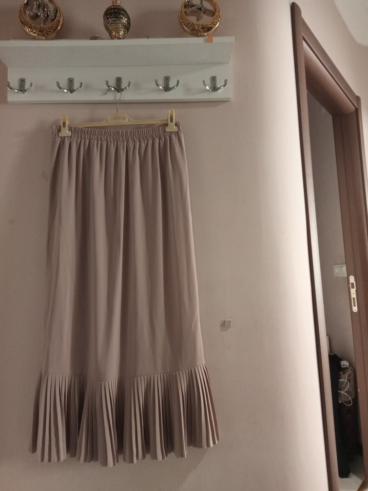 Bej Uzun Kre Piliseli Etek - Görsel 2