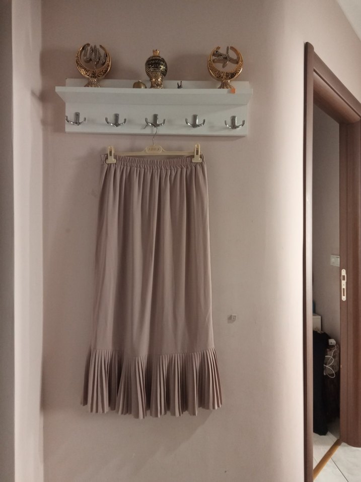 Bej Uzun Kre Piliseli Etek - Görsel 4