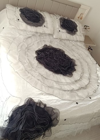 İşlemeli Beyaz Yatak Örtüsü - Görsel 2