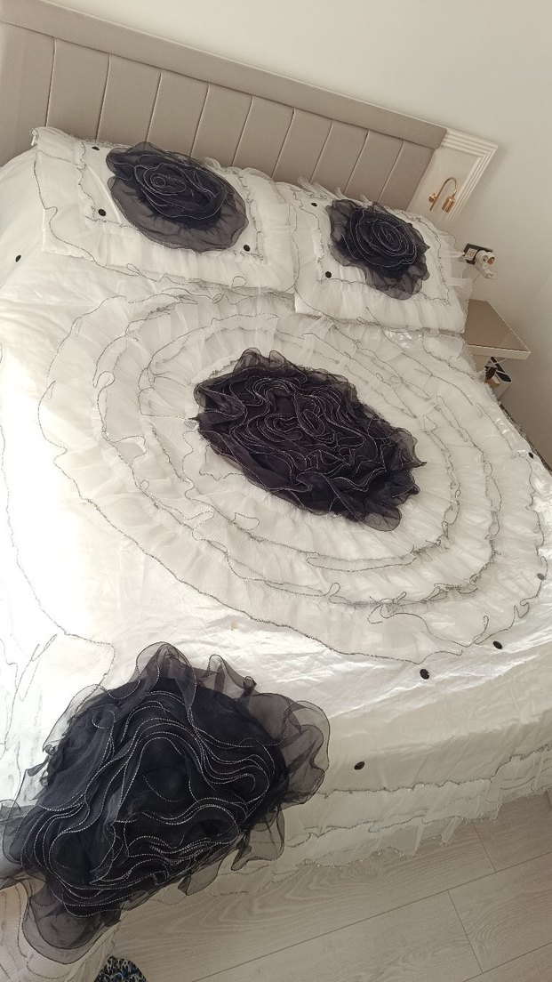 İşlemeli Beyaz Yatak Örtüsü - Görsel 2