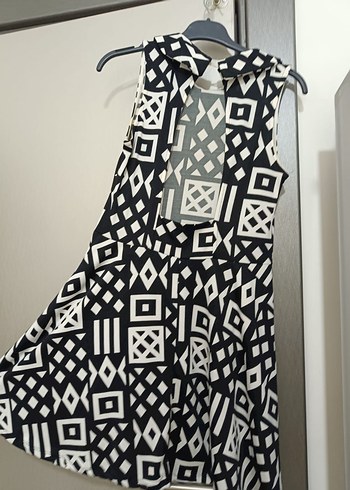 Siyah-Beyaz Desenli Midi Elbise - Görsel 4