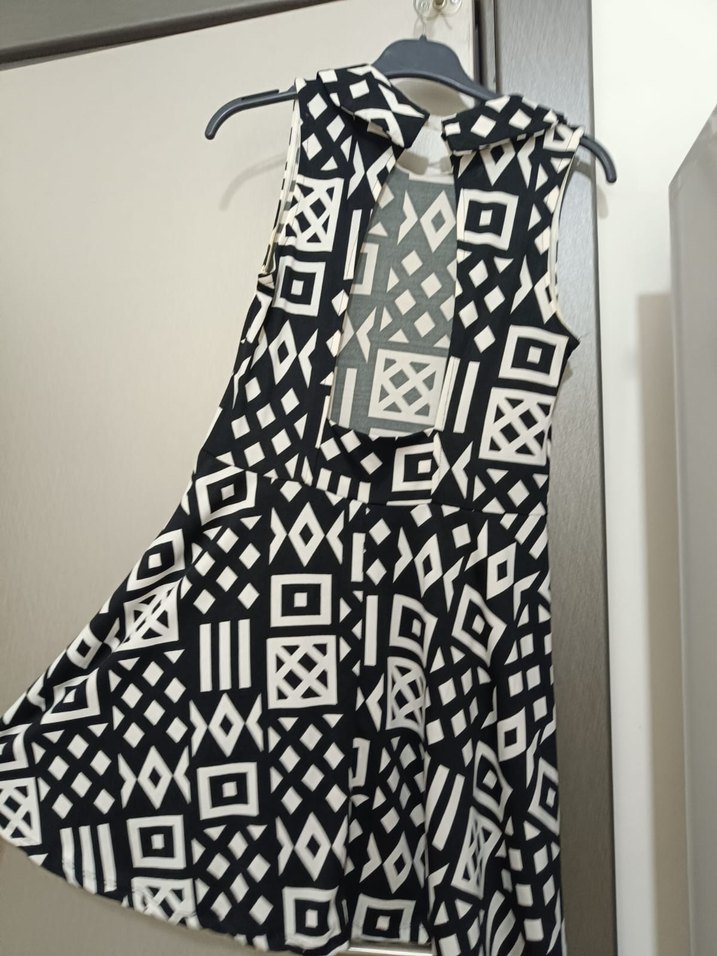 Siyah-Beyaz Desenli Midi Elbise - Görsel 4