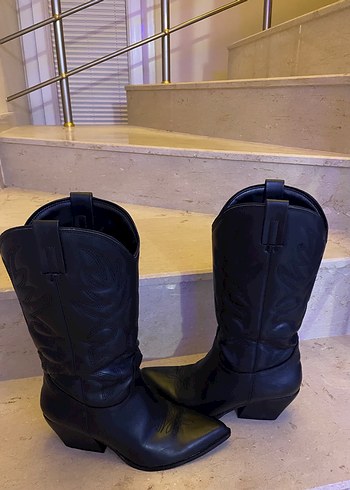 Nakışlı Siyah Deri Diz Boyu Kadın Çizme - Görsel 4