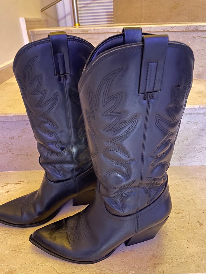 Nakışlı Siyah Deri Diz Boyu Kadın Çizme - Görsel 5