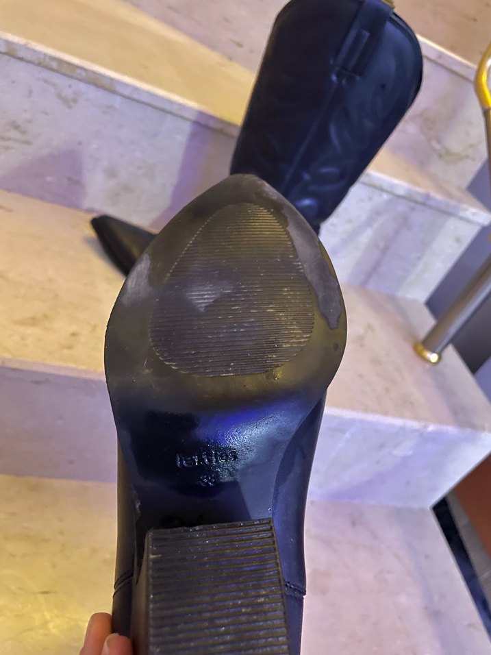 Nakışlı Siyah Deri Diz Boyu Kadın Çizme - Görsel 2