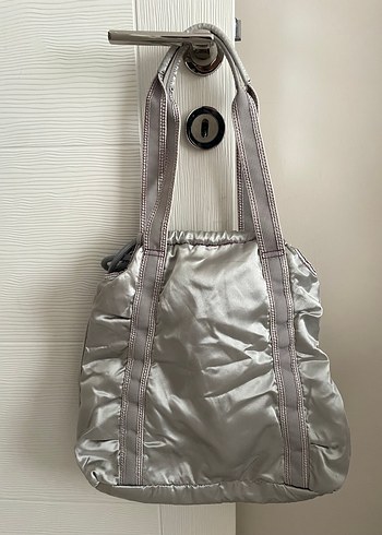 Gri Metalik Nike Kadın Spor Çantası ORİJİNAL - Görsel 2