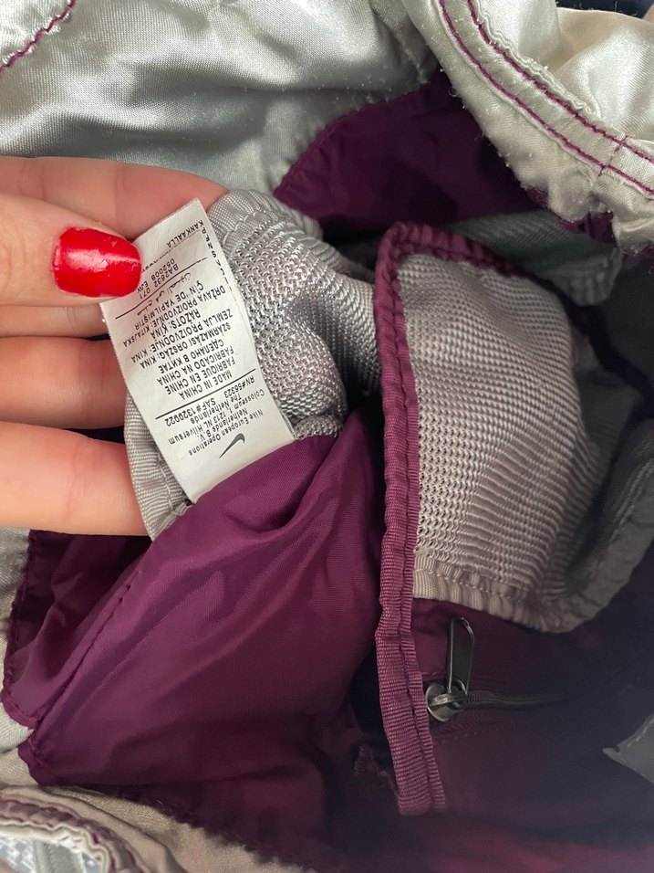 Gri Metalik Nike Kadın Spor Çantası ORİJİNAL - Görsel 4