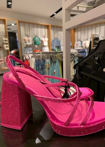 Bershka pembe taşlı Topuklu