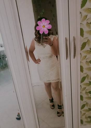 Yarı Transparan Dantel Detaylı Beyaz Abiye Elbise - Görsel 3