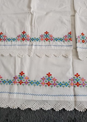 ESKİLERDEN KANAVİÇE İŞLEMELİ TAKIM (1 ETEK 2 KÜS YASTIĞI) - Görsel 3