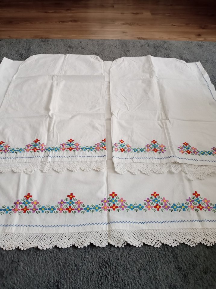 ESKİLERDEN KANAVİÇE İŞLEMELİ TAKIM (1 ETEK 2 KÜS YASTIĞI) - Görsel 2