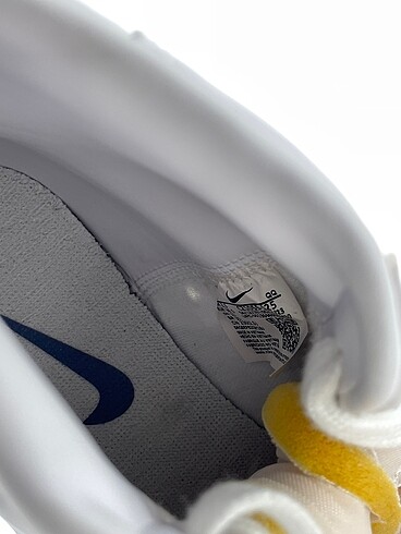 36,5 Beden beyaz Renk Nike Spor Ayakkabı %70 İndirimli.