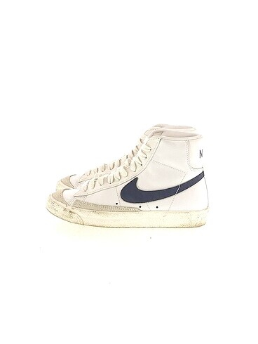 Nike Spor Ayakkabı %70 İndirimli.