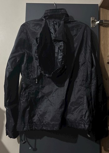 Yüksek Yakalı Fermuarlı Kadın Yağmurluk - Görsel 3