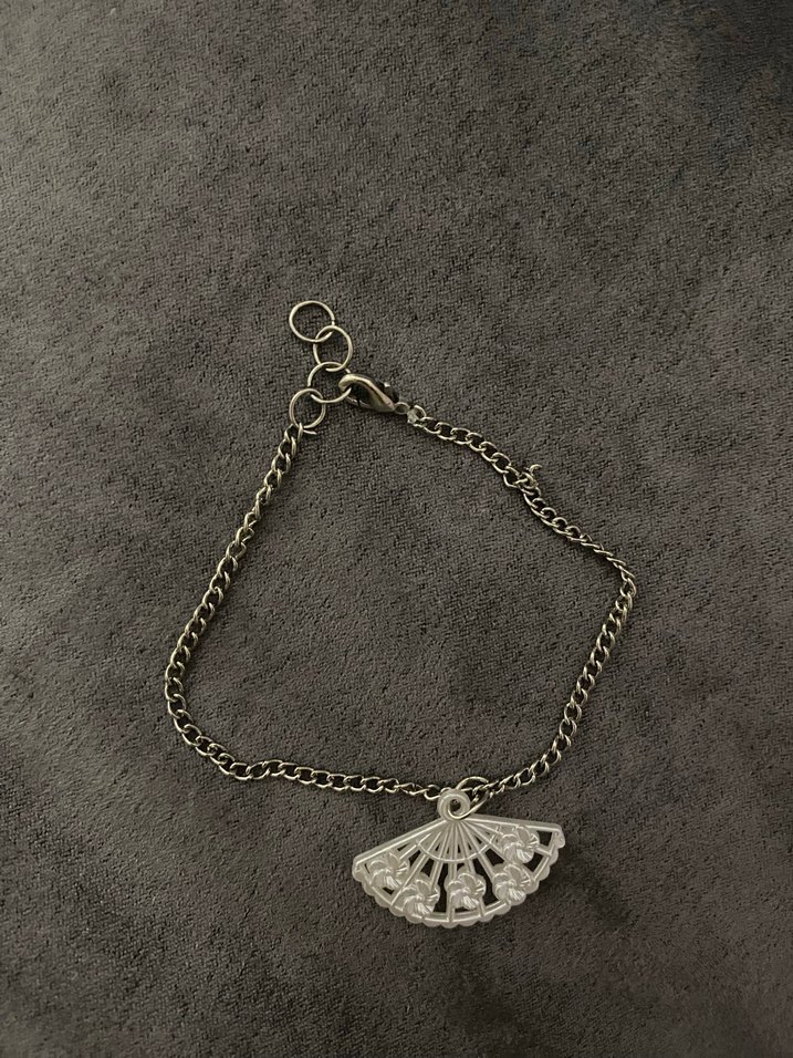 İşlemeli Beyaz Yelpaze Detaylı Zincir Bileklik - Görsel 4