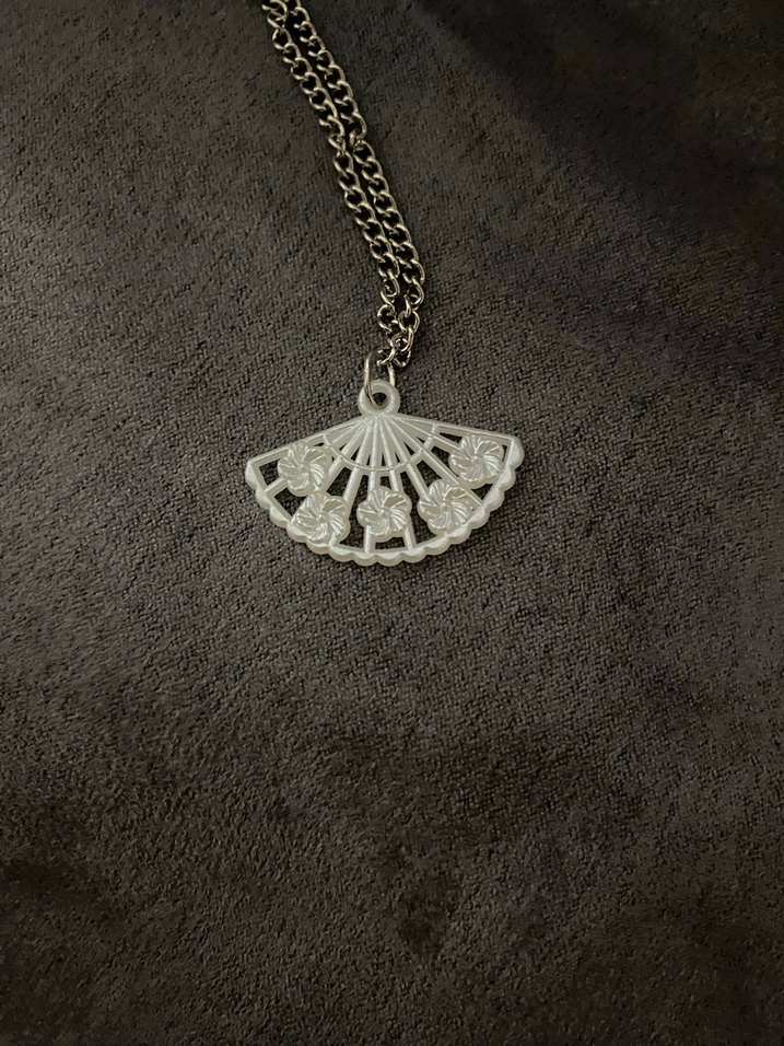 İşlemeli Beyaz Yelpaze Detaylı Zincir Bileklik - Görsel 3