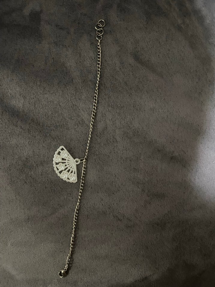 İşlemeli Beyaz Yelpaze Detaylı Zincir Bileklik - Görsel 2