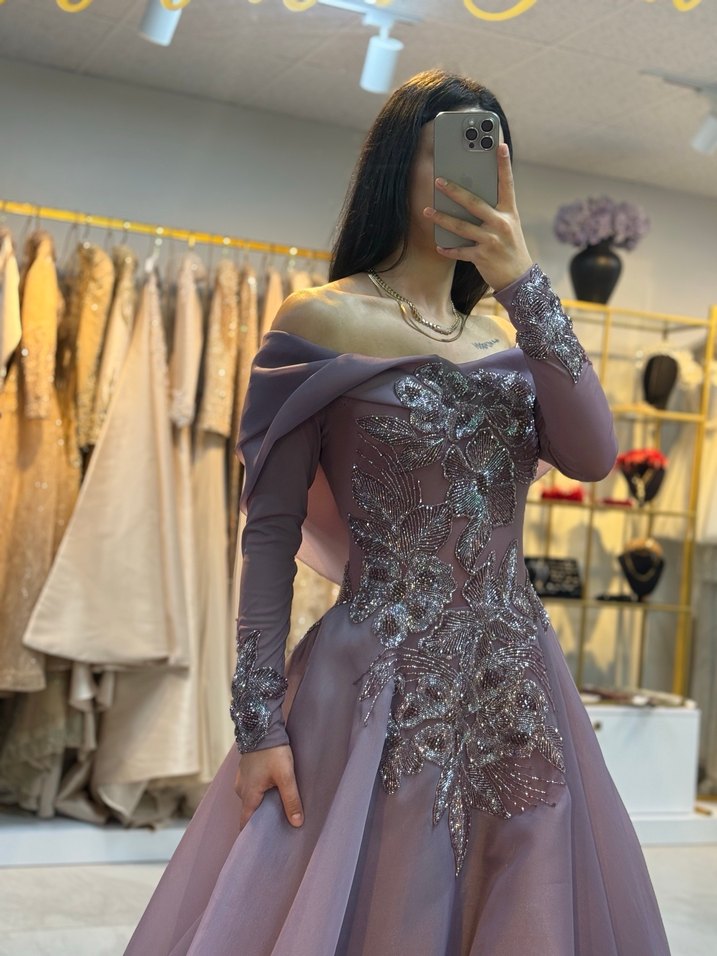 Mor İşlemeli Kayık Yaka Uzun Abiye - Görsel 4