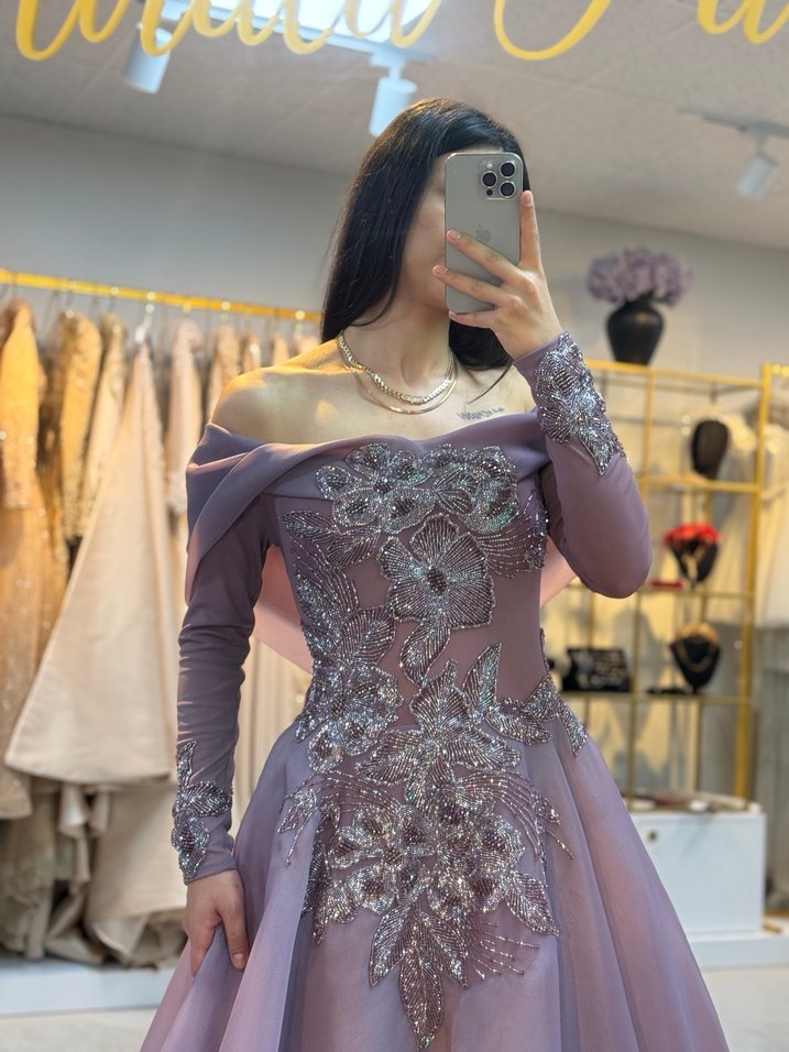 Mor İşlemeli Kayık Yaka Uzun Abiye - Görsel 3