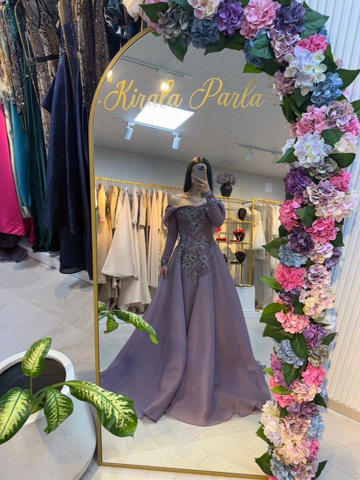 Mor İşlemeli Kayık Yaka Uzun Abiye - Görsel 2