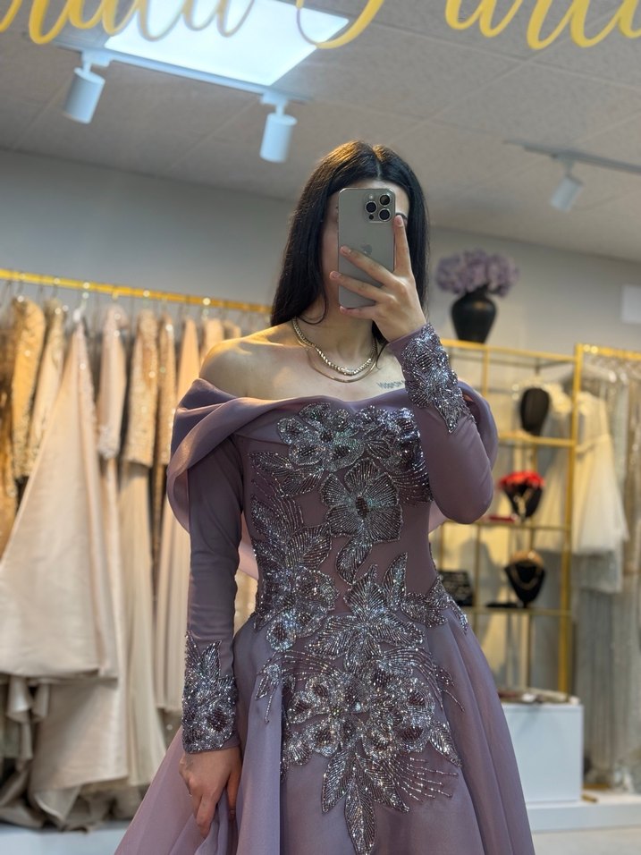 Mor İşlemeli Kayık Yaka Uzun Abiye - Görsel 5