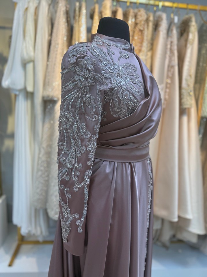 Uzun Kollu Drapeli İşlemeli Abiye Elbise - Görsel 3