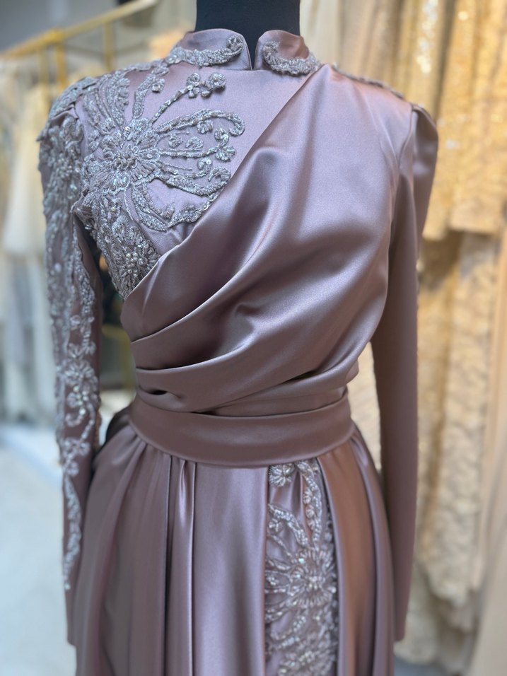 Uzun Kollu İşlemeli Drapeli Kadın Abiye Elbise - Görsel 2