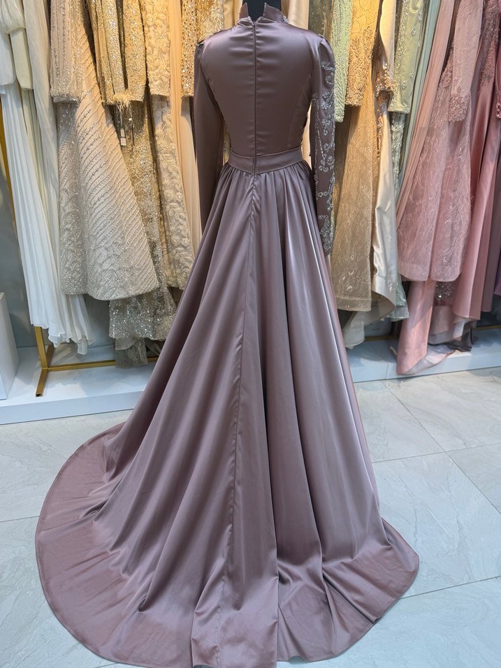 Uzun Kollu İşlemeli Drapeli Kadın Abiye Elbise - Görsel 4