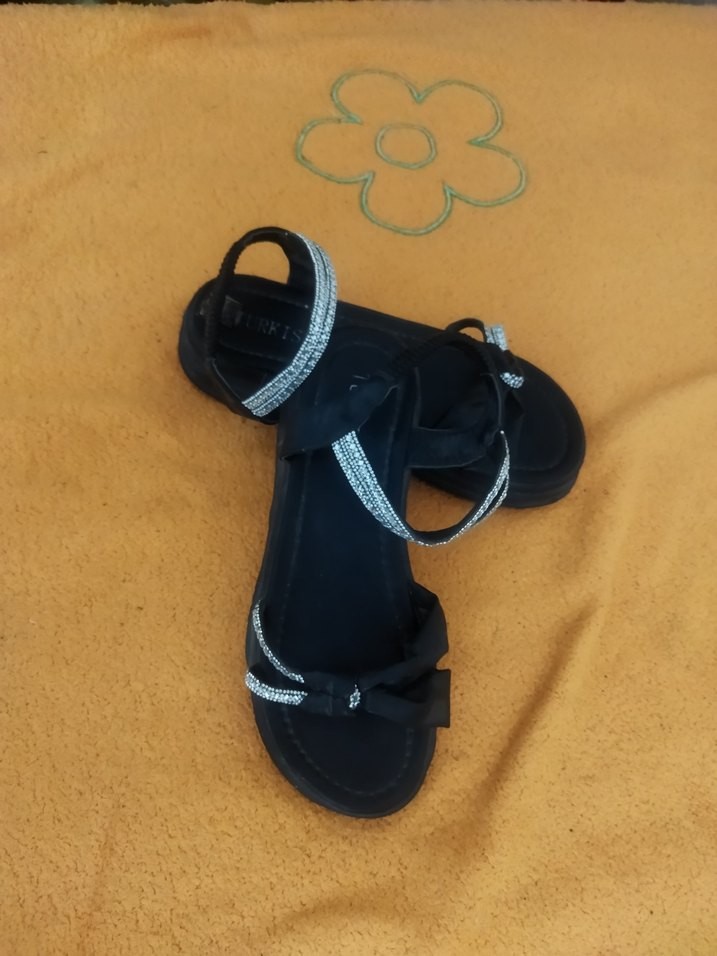 Siyah Parlak Dolgu Topuklu Kadın Sandalet - Görsel 2