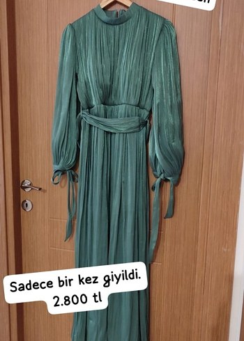 Yeşil Piliseli Uzun Kadın Abiye Elbise