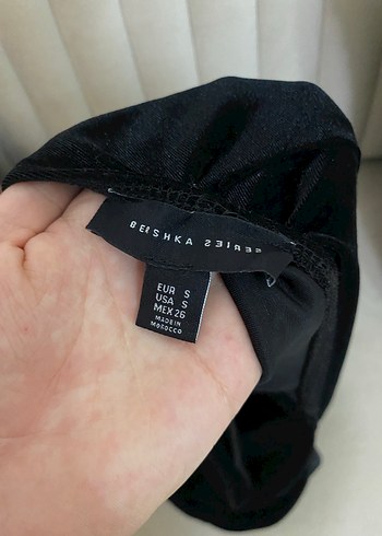 Bershka Bershka Parlak Siyah V Yaka Midi Elbise