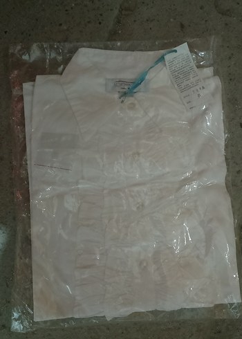Beyaz Keten Fırfırlı Kısa Kollu Gömlek