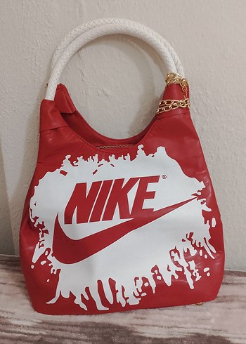 Nike Zincir Detaylı Kırmızı Spor Çanta
