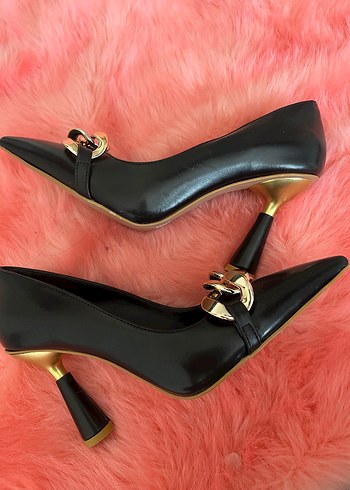 37 Beden Siyah Rugan Tokalı Stiletto Topuklu Kadın Ayakkabı