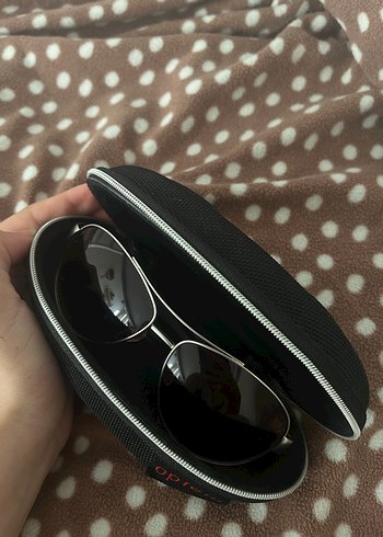 Ray Ban Gri Minimalist Kadın Güneş Gözlüğü Fermuarlı Kılıfla