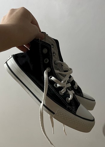 Converse Siyah Bağcıklı Kadın Spor Ayakkabı