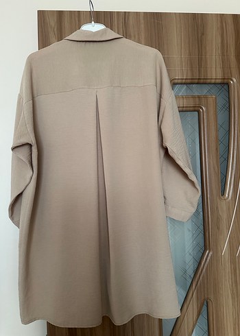 Önü taşlı yarım Kollu bej renk Kadın Gömlek - Görsel 2