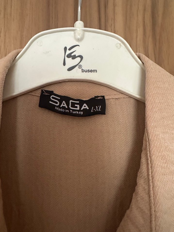 Önü taşlı yarım Kollu bej renk Kadın Gömlek - Görsel 4