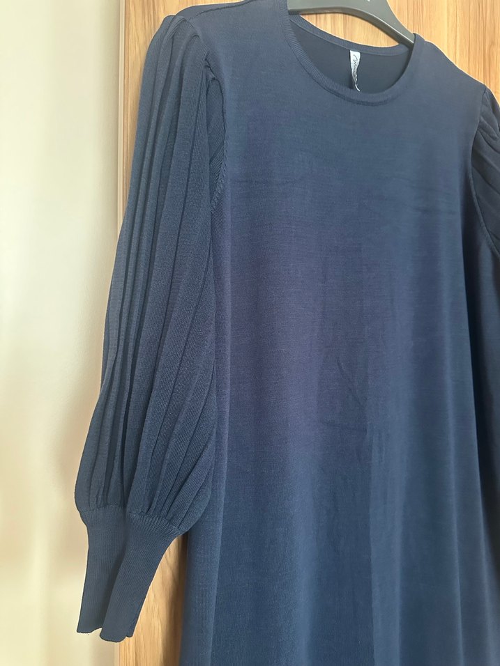 Kolları pilise detaylı lacivert renk triko elbise - Görsel 2