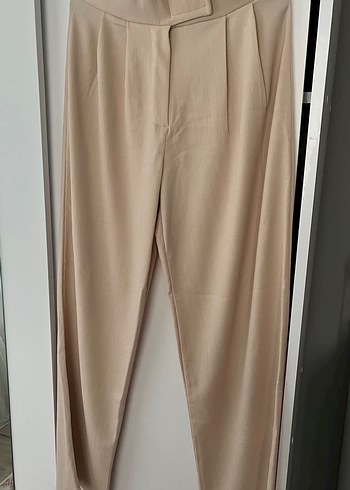 Bej Kadın Pilili Kumaş Pantolon