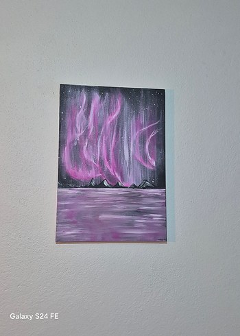 kuzey ışıkları olan pembe tablo - Görsel 2