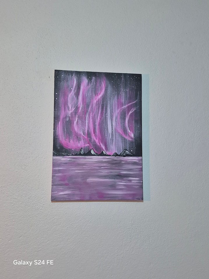 kuzey ışıkları olan pembe tablo - Görsel 2