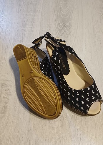 Siyah Desenli Kadın Dolgu Topuklu Ayakkabı - Görsel 4